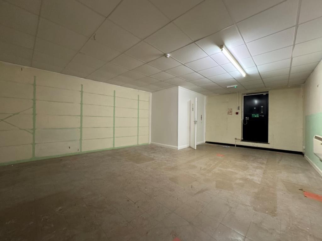 Lot: 85 - FORMER BANK PREMISES - First floor office space